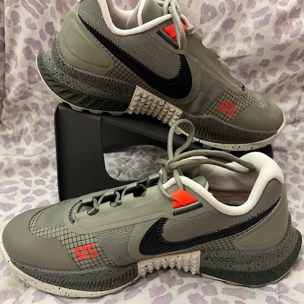 Nike React Sfb Carbon Low Size 7 Women’s Sneaker - image 2